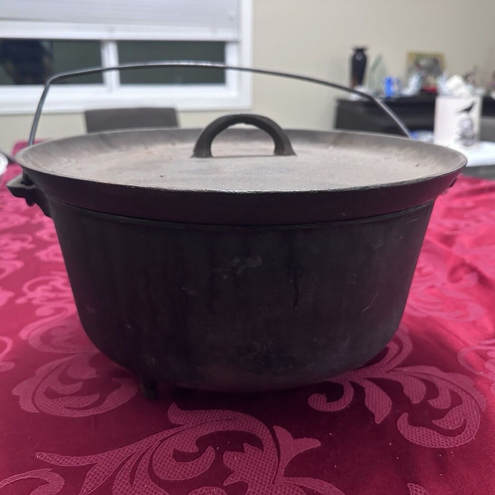 Vintage Griswold 310 Cast Iron Dutch Oven Footed With Griswold 10 Lid
